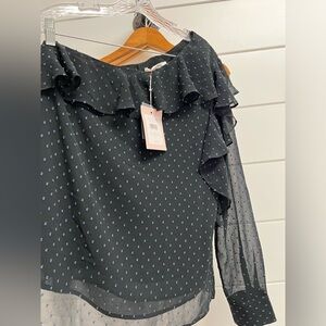 One sleeve off shoulder blouse!! Beautiful!